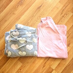 Secret Treasures bottoms and Fruit of the Loom Short sleeve shirt.